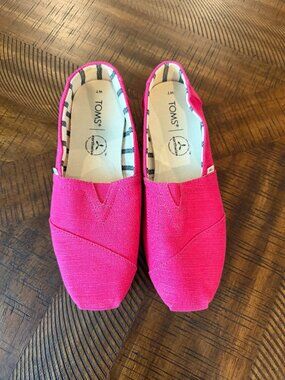 TOMS Classic Canvas Slip-On Shoes Pink Women’s Size 7W Wide Casual Flats Comfort